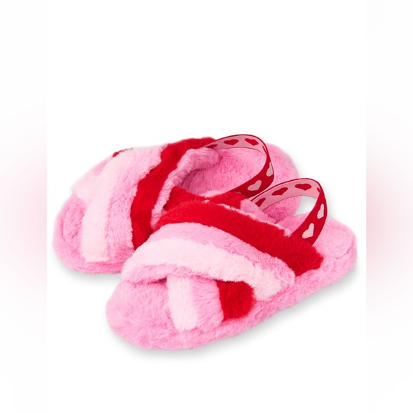 NEW! Tween Girls Heart Faux Fur Slippers - Pink. Size 12. - Picture 1 of 4